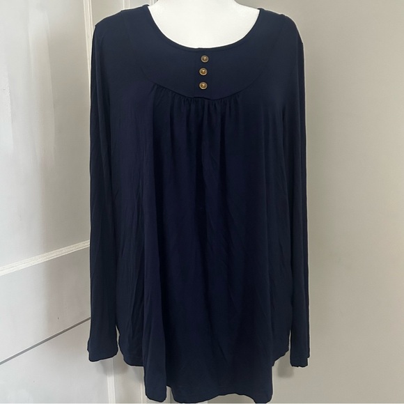 Classic Navy Women's Blouse with Button Accents, New With Tags , 2x - Picture 1 of 5